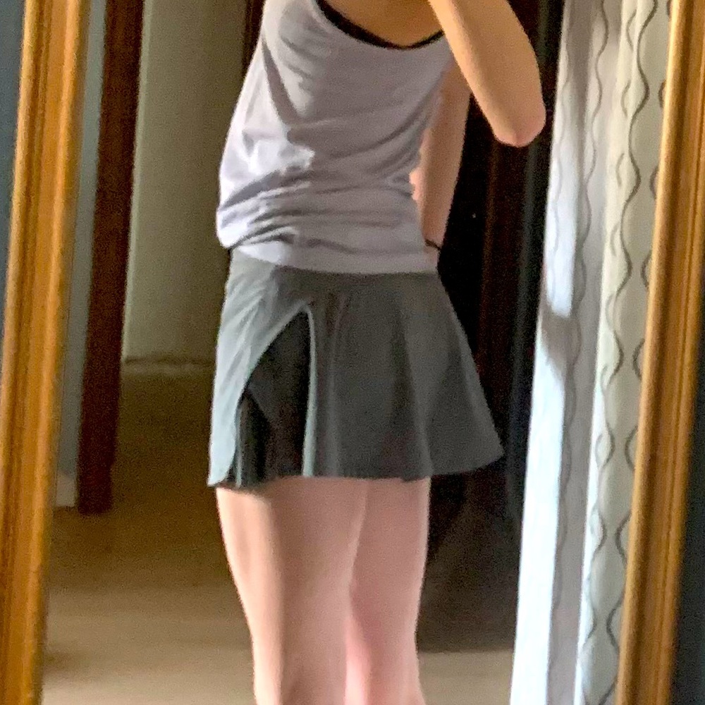 ❤️rare color❤️ lulelemon play off the pleats skirt